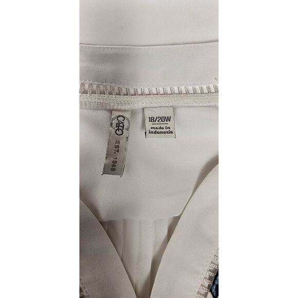 Cato Notched V-Neck Chiffon Pleated Blue & White Short Sleeve Floral Top 18/20W - Picture 6 of 6